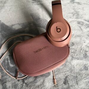 BEATS studio pro X Kim Kardashian